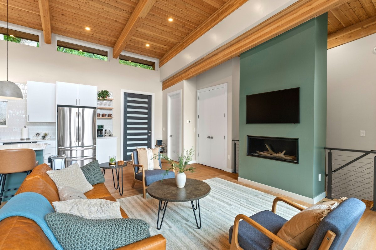 Mtn View, 3 miles to DT AVL, Fireplace, Fire Pit gallery image 4