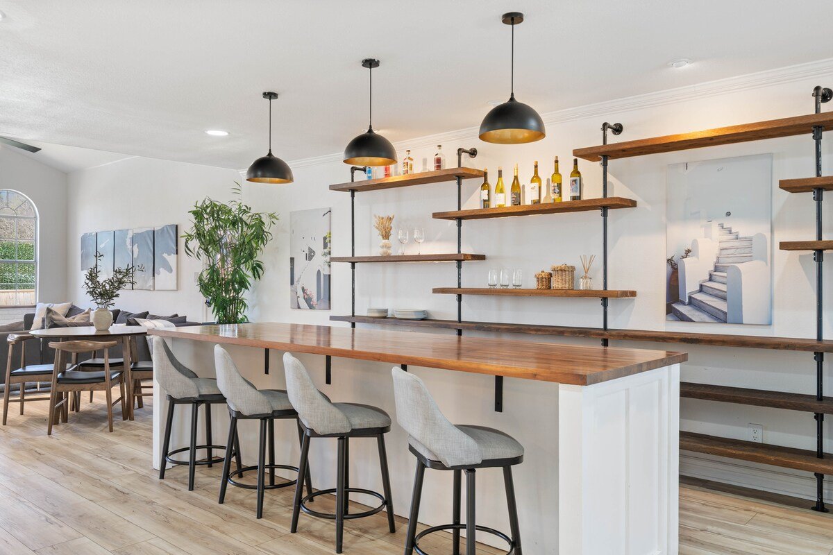 Luxury Austin Retreat w/ Pool, Games, Sleeps 12 gallery image 3