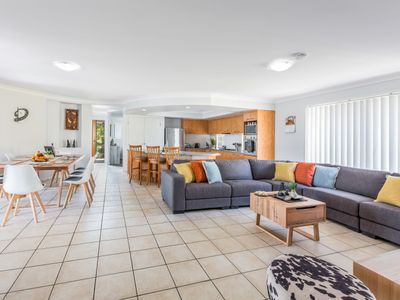 Kidman Place – Spacious Luxury+ Free Wi-Fi + Wine