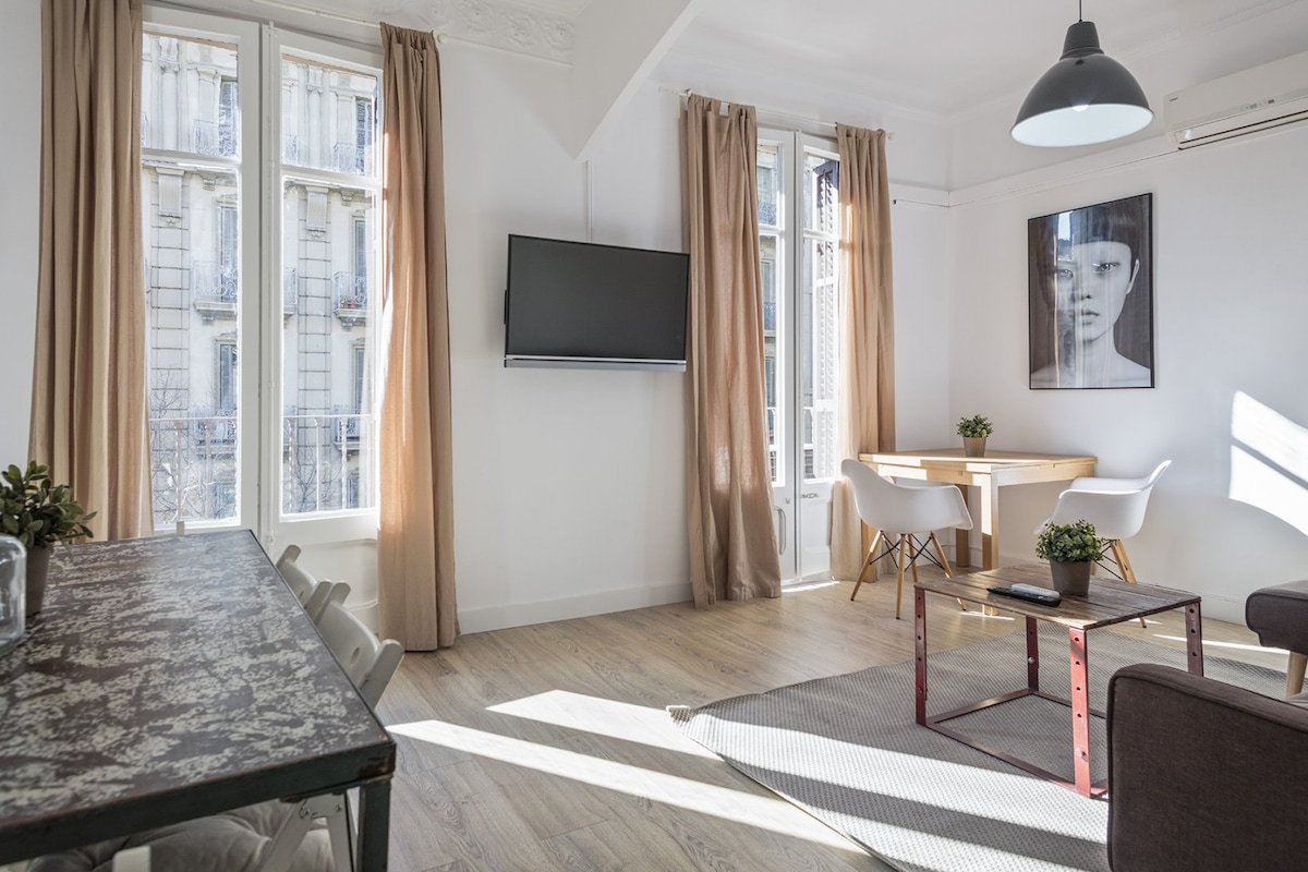 Impressive Modernist Apt. 6 pax in Eixample gallery image 4