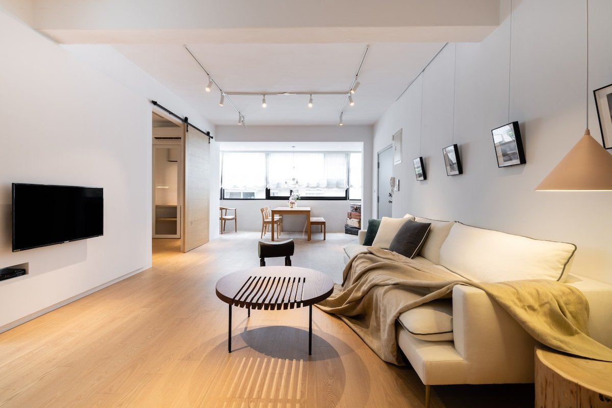 Sophisticated bright 3BR in the heart of Taipei gallery image 4