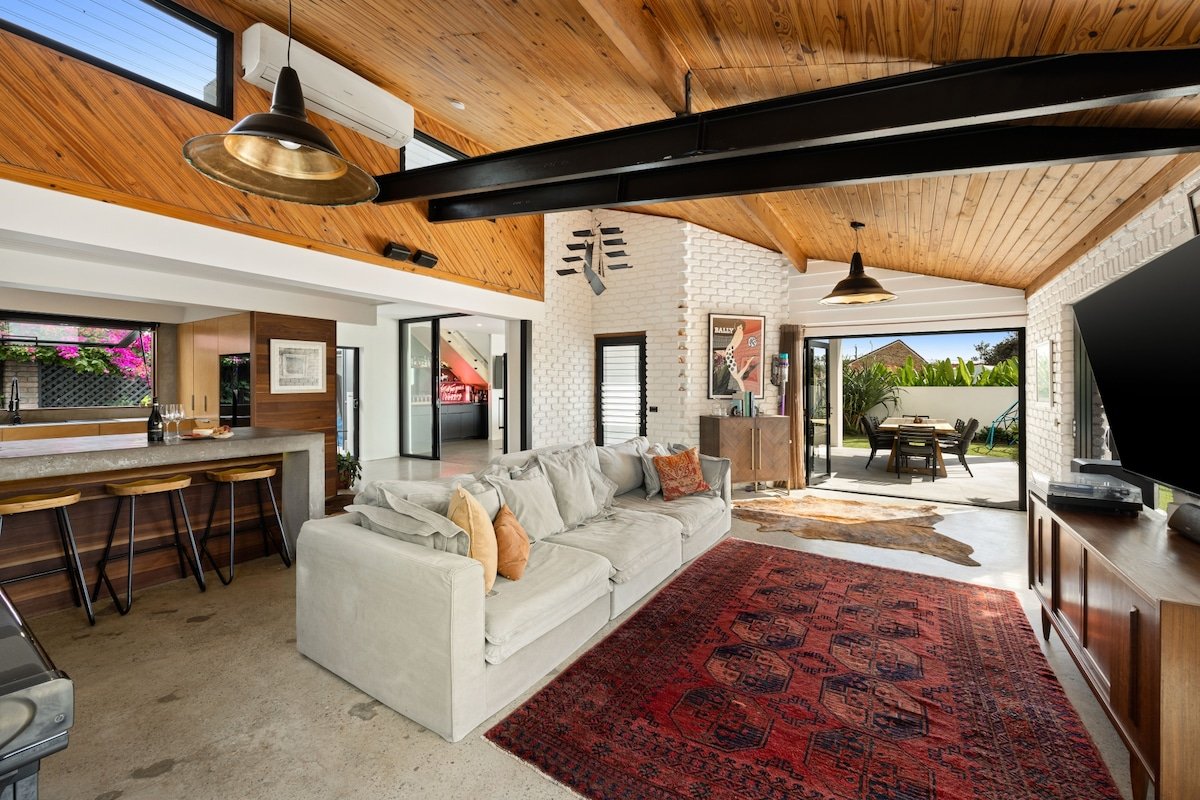 Buddina Beach House – 150m to Beach gallery image 3