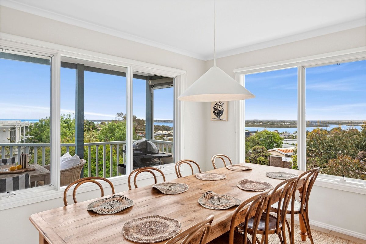 Tyntynder | Coastal Beach House | Panoramic Views gallery image 4