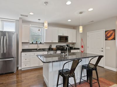 *Comfortable & Spacious Home Close to Downtown*