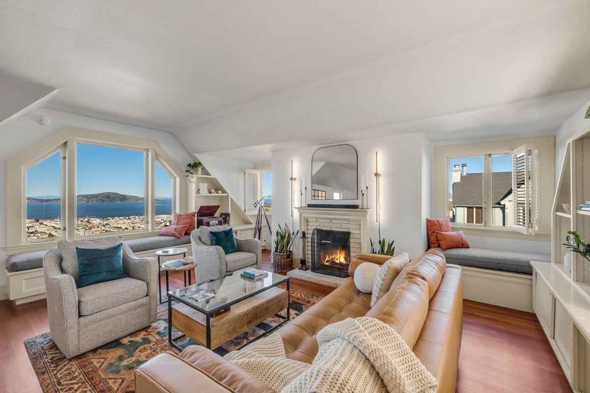 Stunning Central Pac Height Penthouse Unit