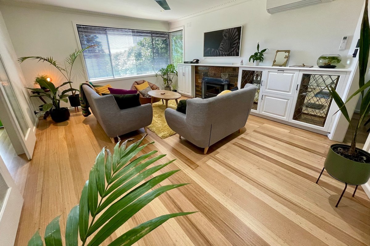 Yarra Valley Home modern/retro style home sleeps 6 gallery image 3