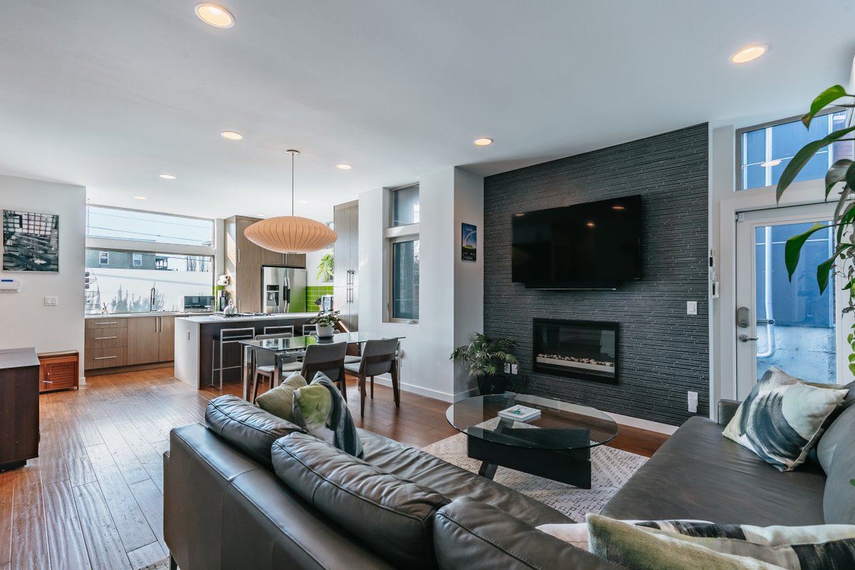 Urban Oasis with Hot Tub and Sauna