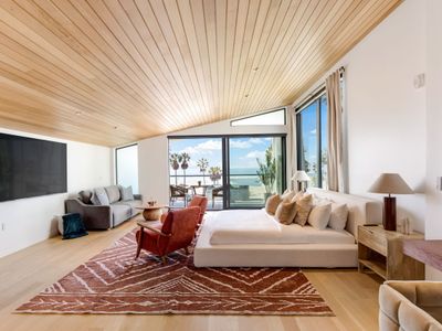 The Santa Monica Sunset – oceanfront luxury