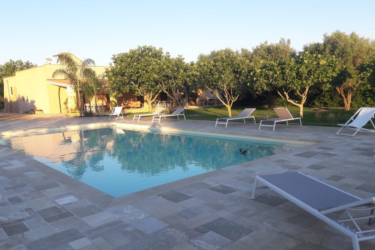 Masseria Mattiani XVII cent. swimming pool jogging gallery image 3