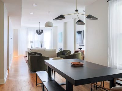 Luxury Two-Level Townhouse | Patio | Lincoln Park