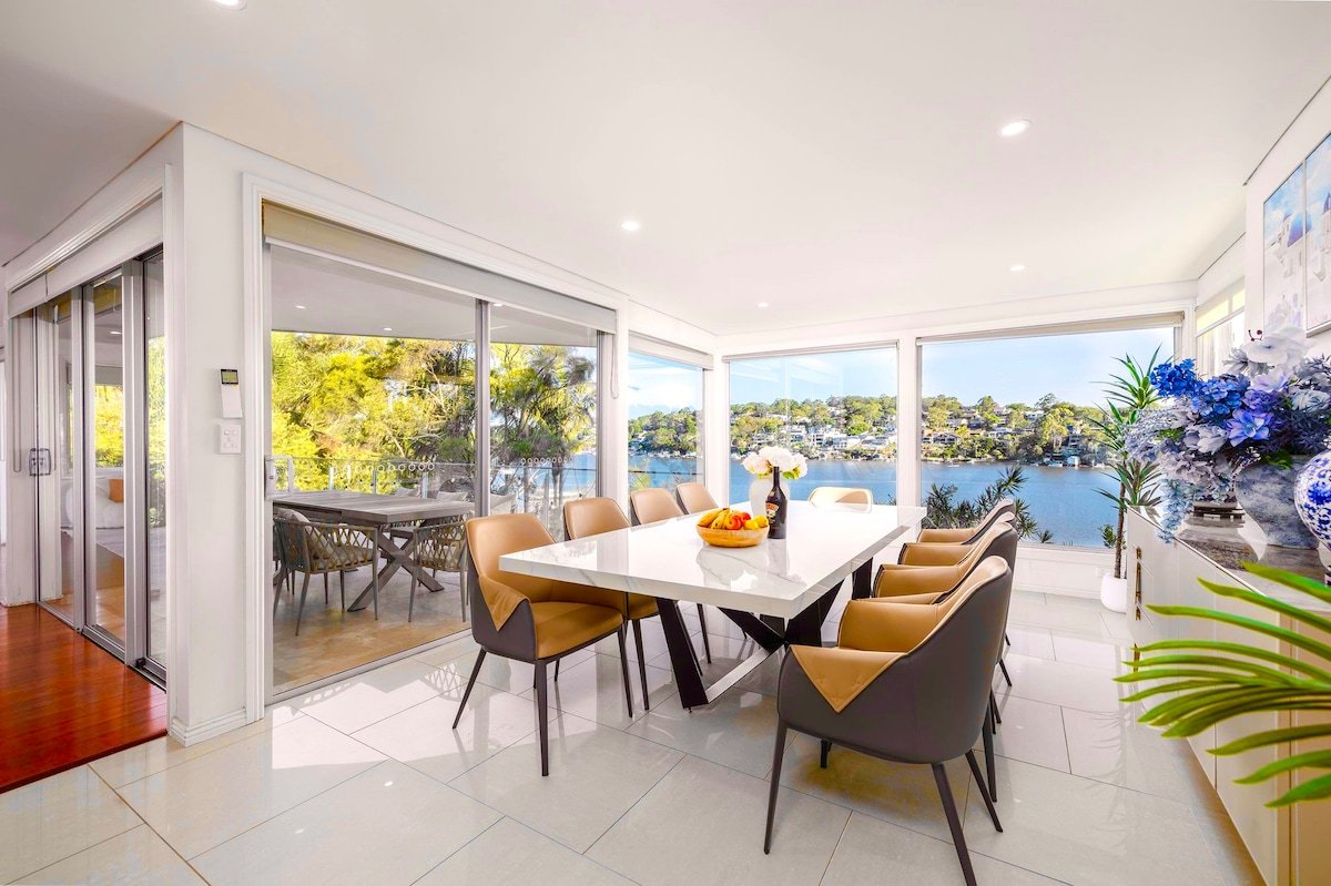 Waterfront Retreat w/ 2 Jetty – Close to Airport gallery image 4