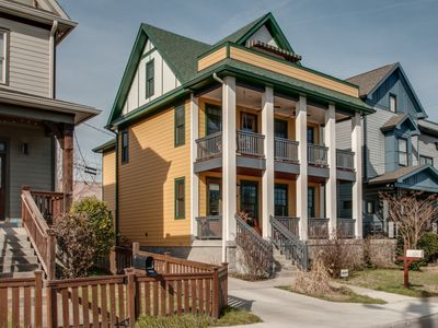 Sleeps 8, 4 King Suites/4.5 Baths, 5 min Downtown!