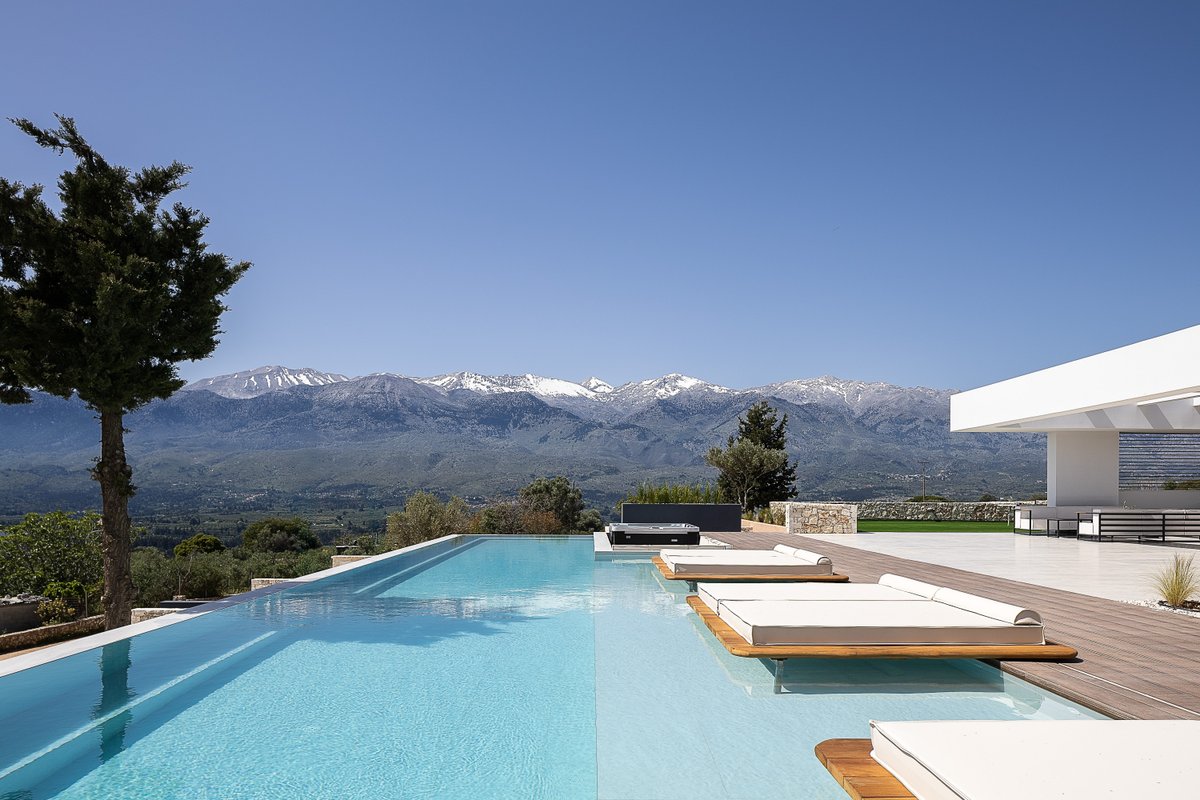 Modern Living in Nature’s Embrace by etouri