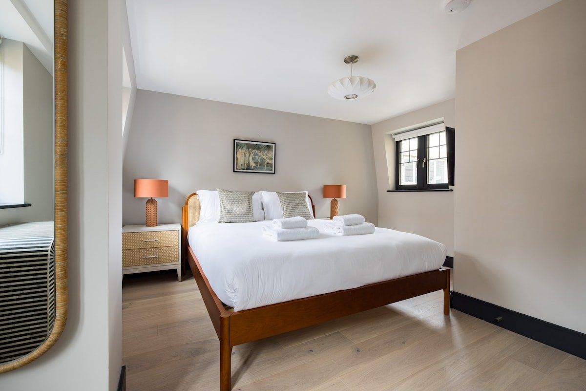 Covent Garden 3BR Terraced Duplex gallery image 4