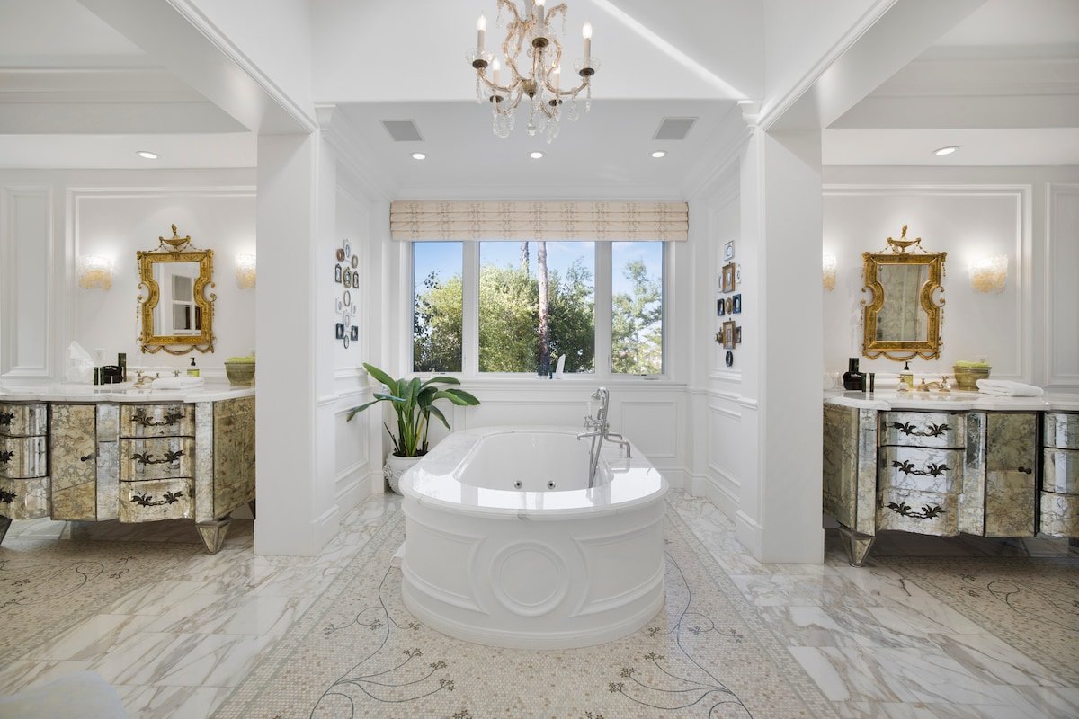 Tarzana Designer Villa w/ Luxe Vibes Outdoor Haven gallery image 4