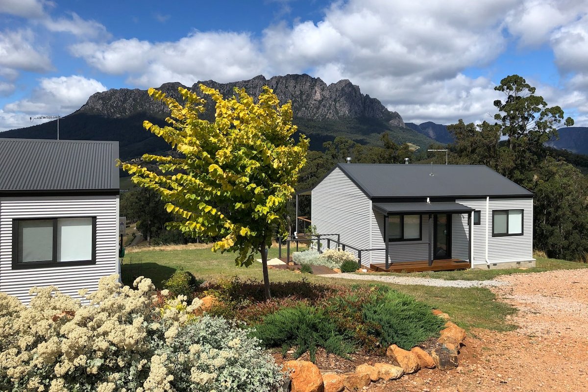 Manna Hill Farm Cottages – Mt Roland View gallery image 2