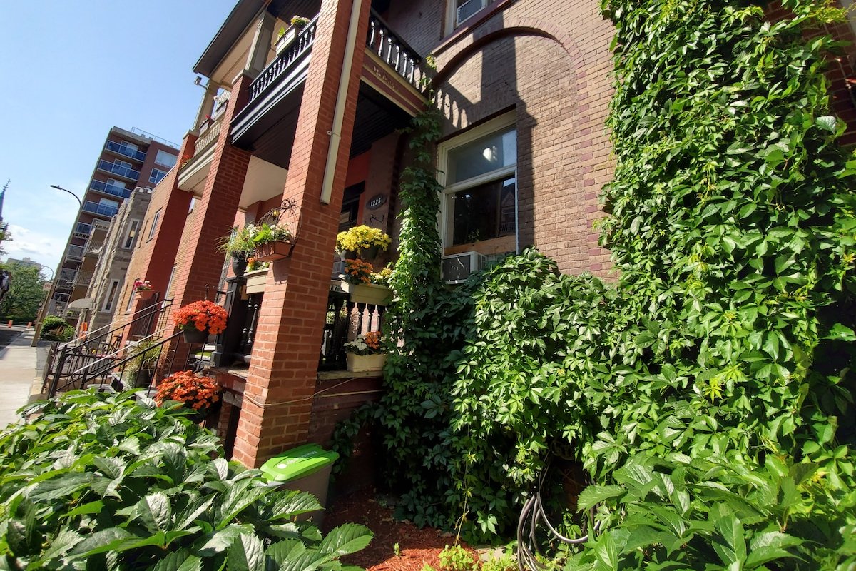 1870 Historic Victorian Row House Montreal gallery image 2