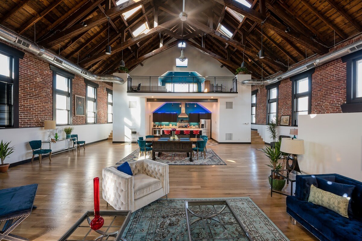 Modern Sanctuary: 6br/6ba urban historic property gallery image 3