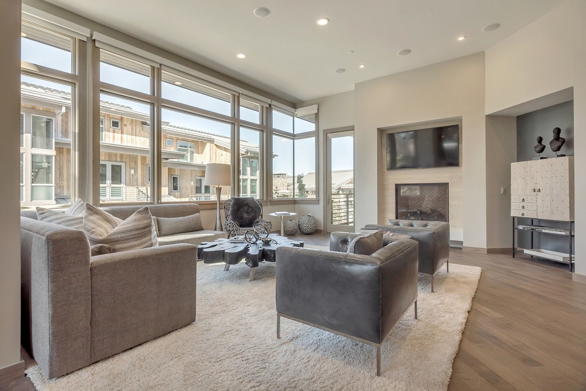 Stein Eriksen Residences Platinum Four Bedroom Suite gallery image 2