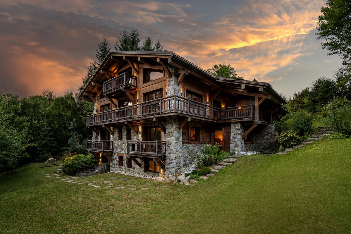 Luxury Chalet with hammam and Cinema in Megève