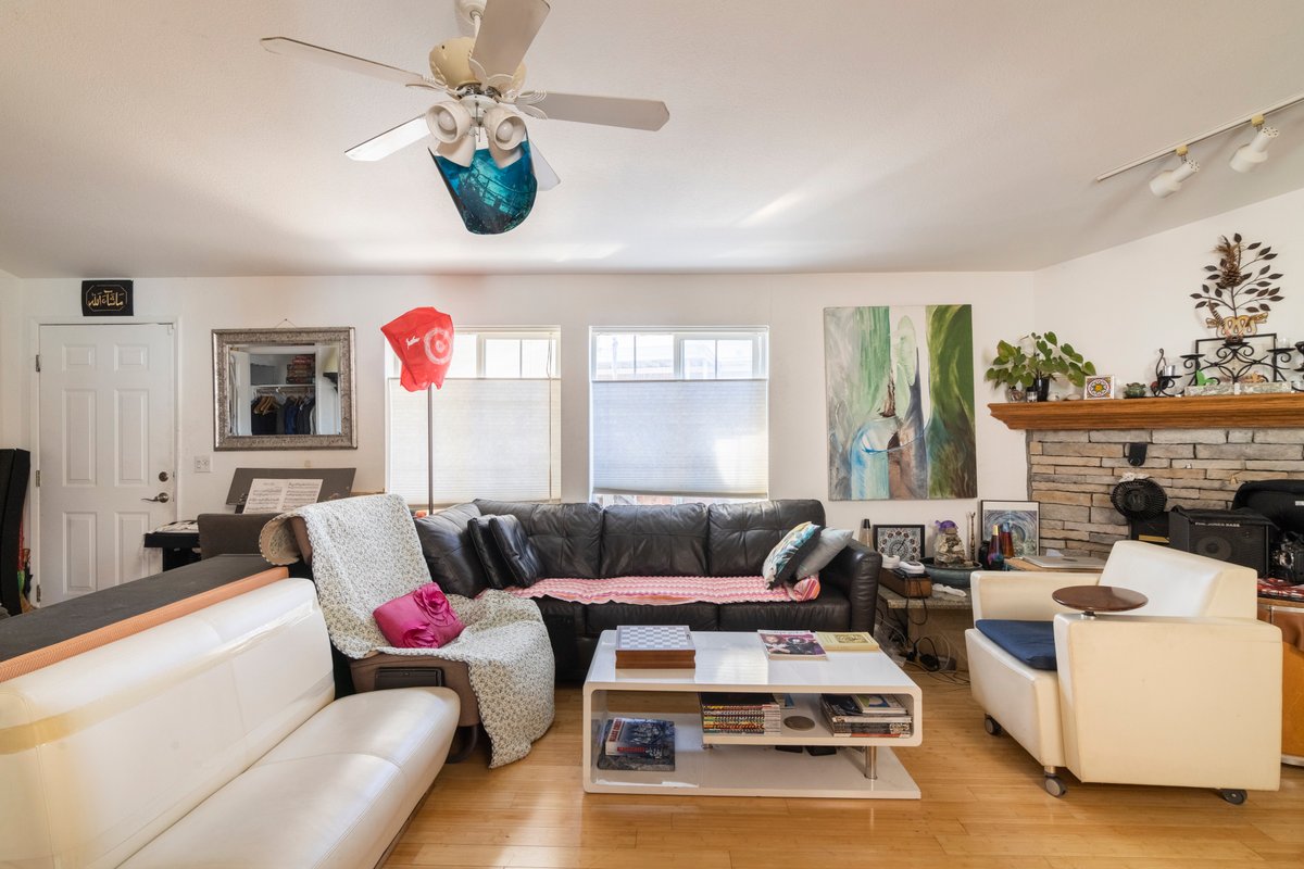 Quiet private bedroom in a home of 3 residents