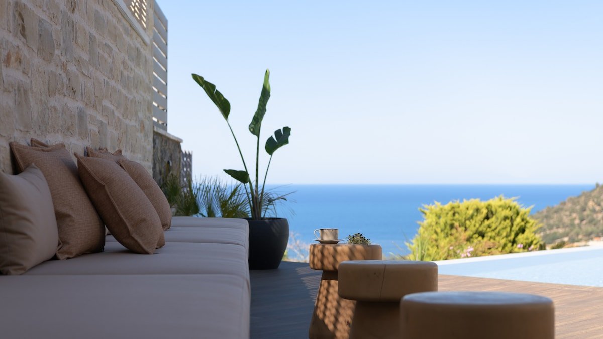 Elouera Villa II, Sandy Beach, Dining & Shops Near gallery image 3