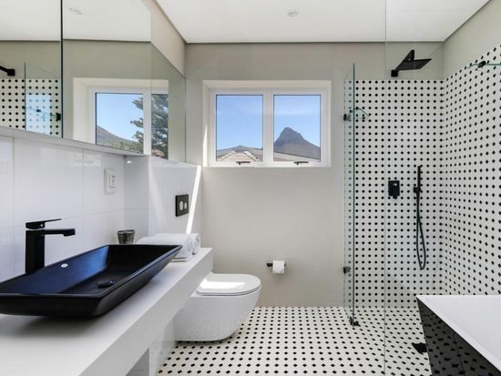 Photo 2 of Serein accommodation in Camps Bay, Cape Town with 5 bedrooms and 5 bathrooms