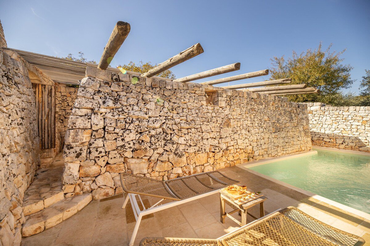 Trullo Fortuna Pool Suite gallery image 2