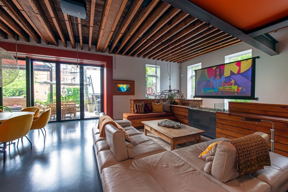 Lincoln Park Joyful Home for 12 gallery image 3