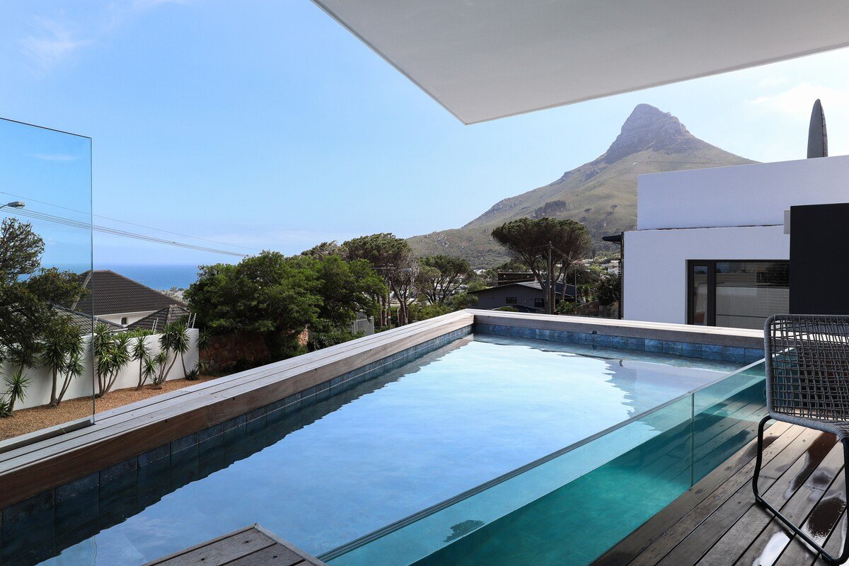 Paradise in Camps Bay:Luxury Villa with Pool&Views gallery image 4