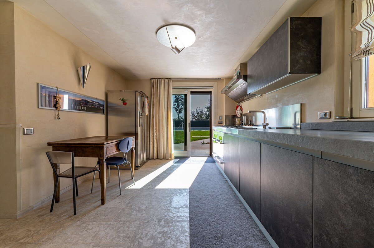 Vicino Bergamo e aeroporto con piscina e giardino gallery image 4