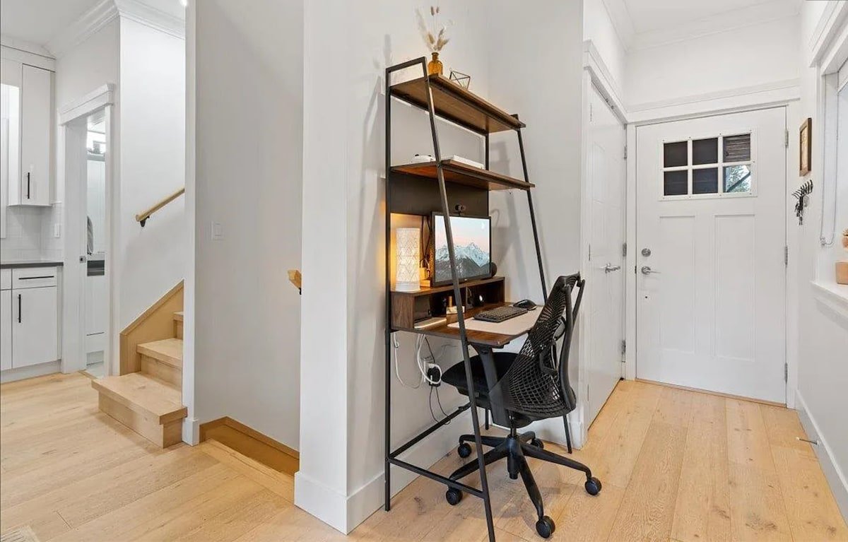 Stylish, Walkable, Family Friendly 3b in East Van gallery image 5