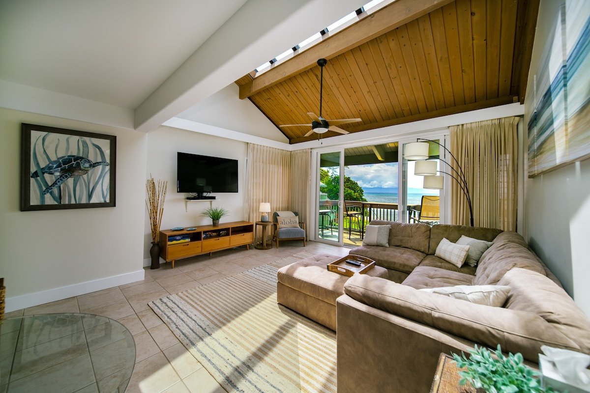 Oceanfront View-Balcony-Pool: Kahana Outrigger 3B1 gallery image 4