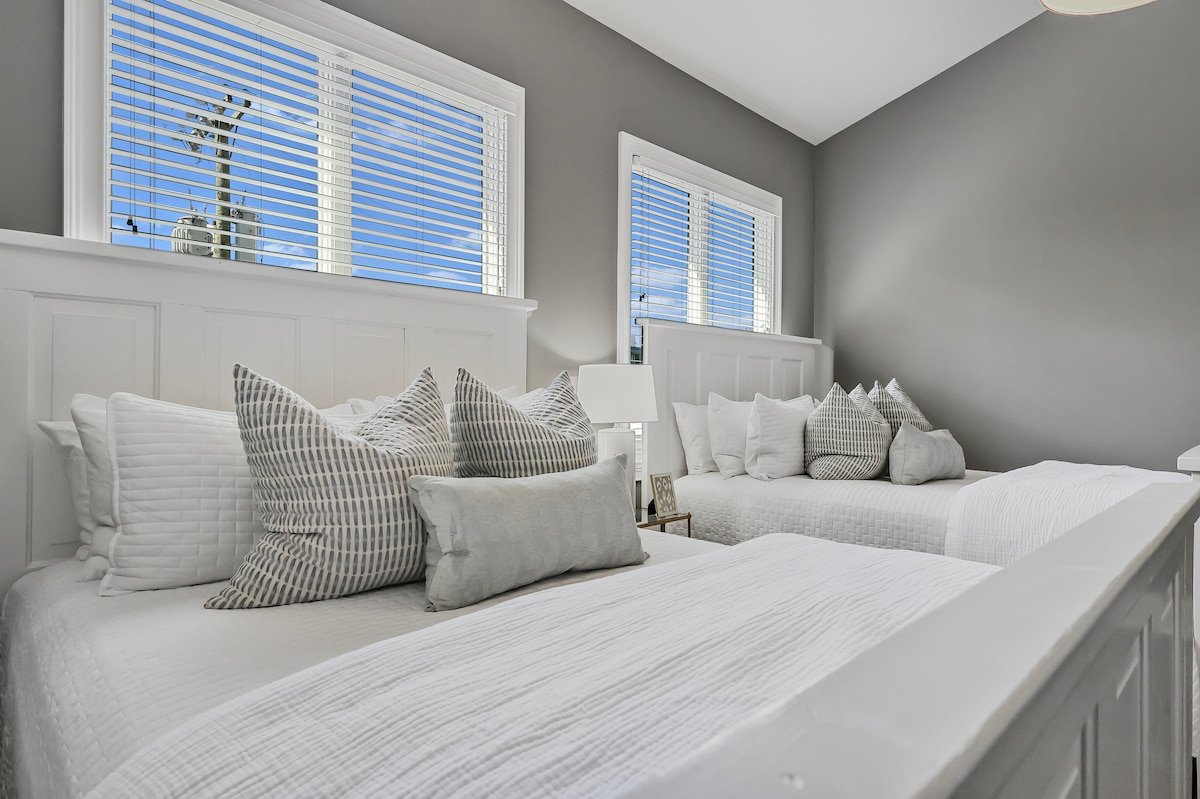 The Vanderbilt House – 1 mi to Broadway/7 Beds! gallery image 4