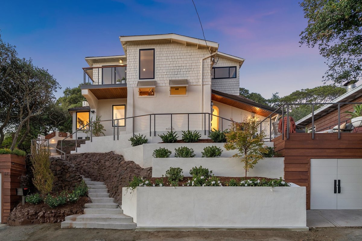 Private hilltop 3-4 bd estate in Upper Rockridge