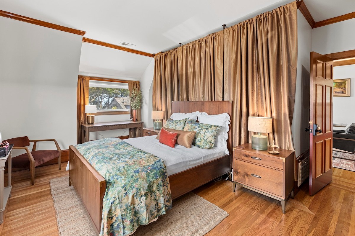 VIEW! Grand Penthouse Unit in Presidio Heights gallery image 4