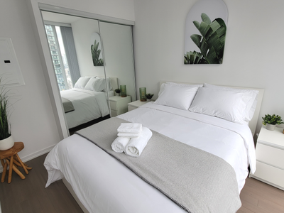Stylish 2BDR Downtown Toronto Condo w/Balcony+VIEW