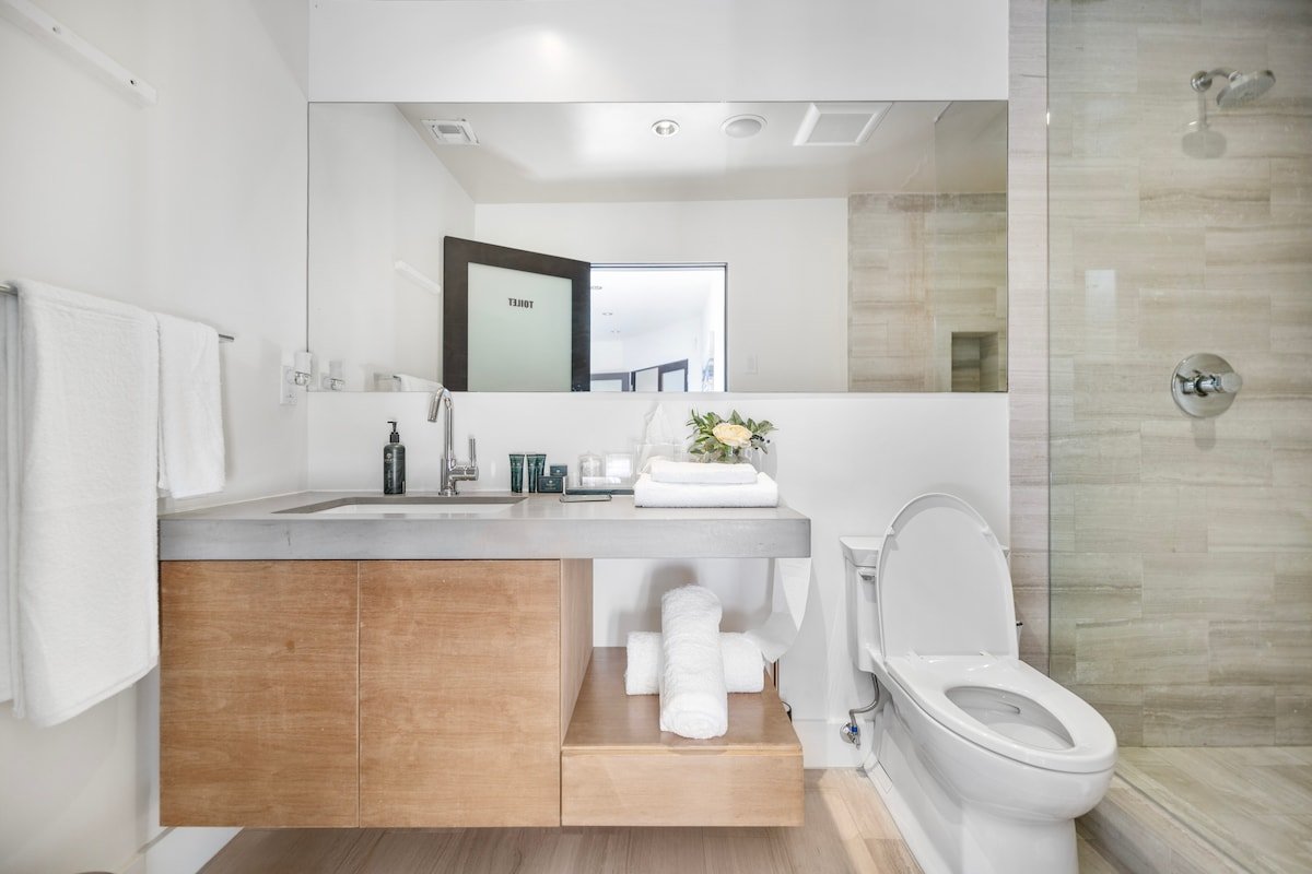 Summitridge: A Chic Sanctuary w/ Panoramic Views gallery image 3