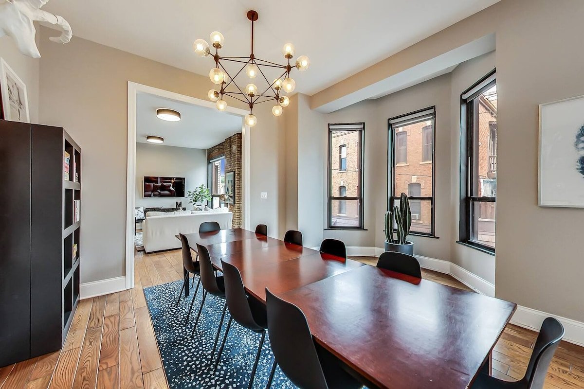 Lovely 4 Bedroom Spot located in Charming Old Town gallery image 2