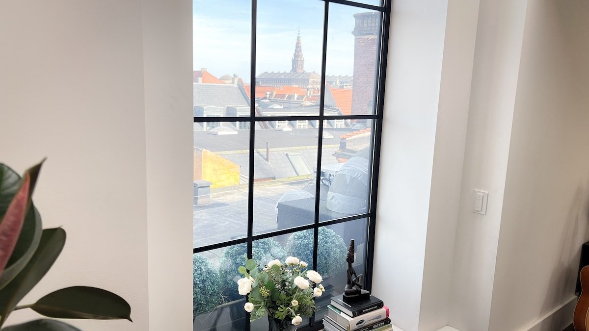 Spacious and bright penthouse gallery image 5