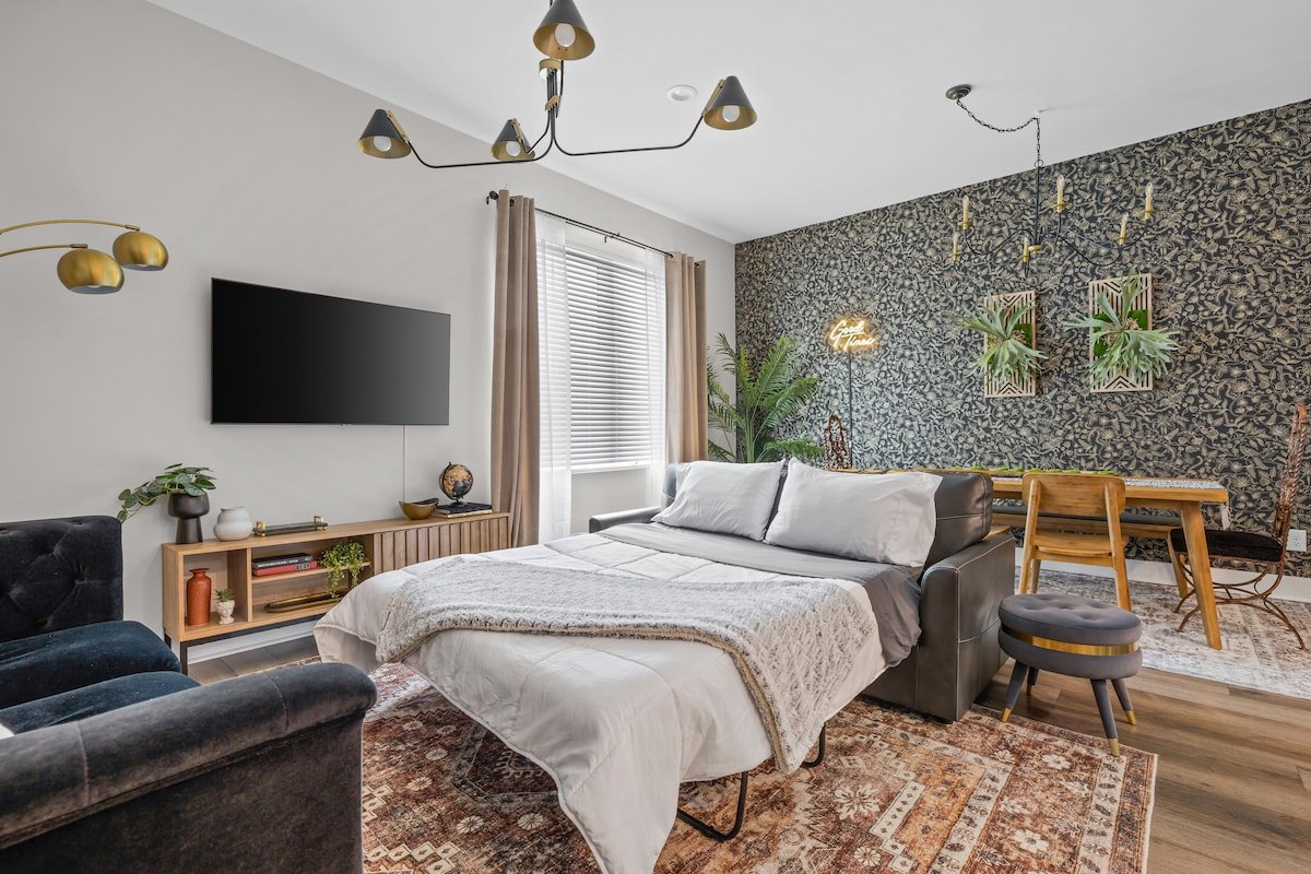 The Speakeasy (Rooftop HOT TUB!) gallery image 4