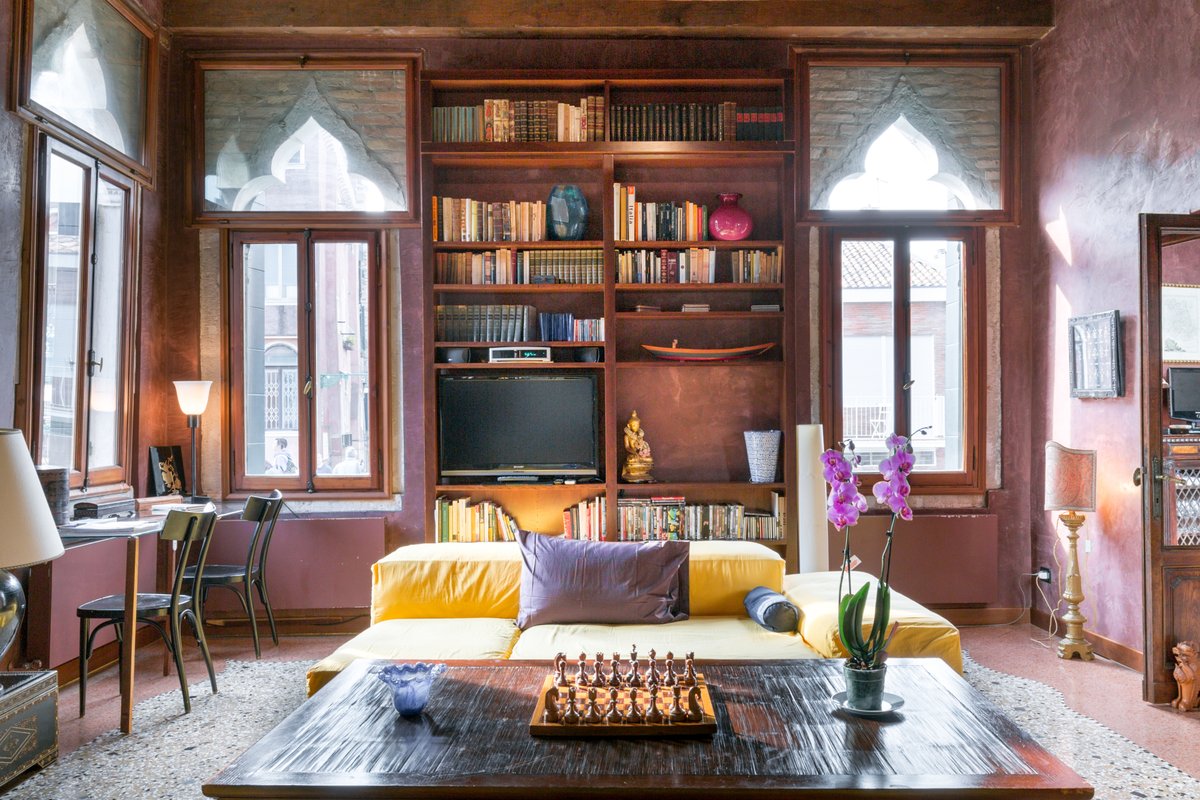 Luxury Historic Apartment on Calm Sunny Canal