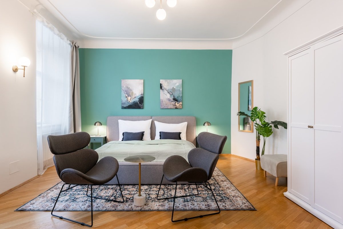 Superior 4BDR Apartment Steps from Charles Bridge gallery image 2