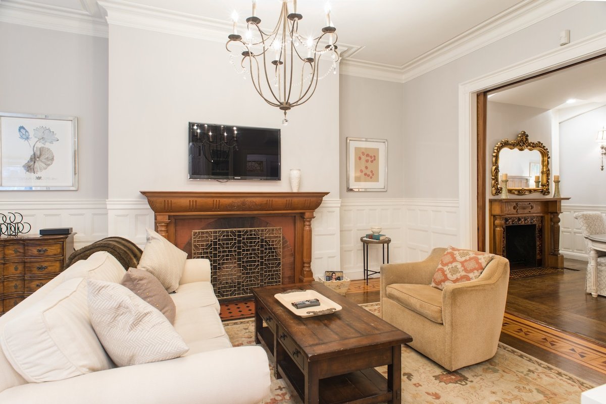 Luxury 4BR | 2.5BA Back Bay Duplex gallery image 5