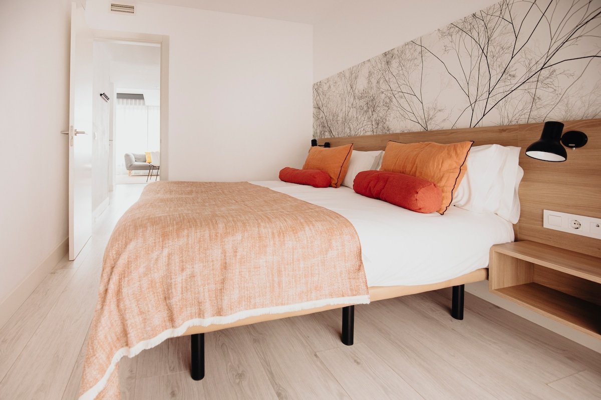 3-bedroom duplex, great views, Reina Sofia, AC gallery image 4