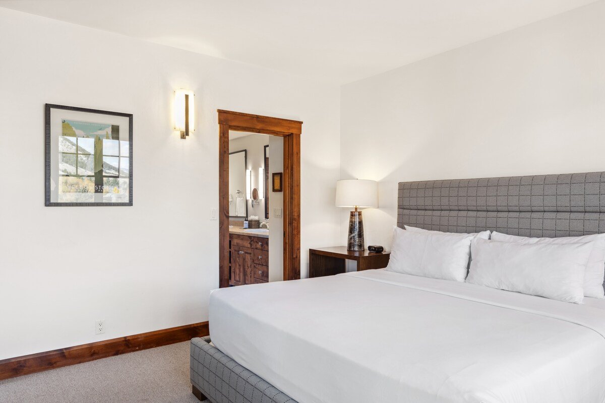 Outpost: Grand View 2720 – Mountain Views gallery image 4