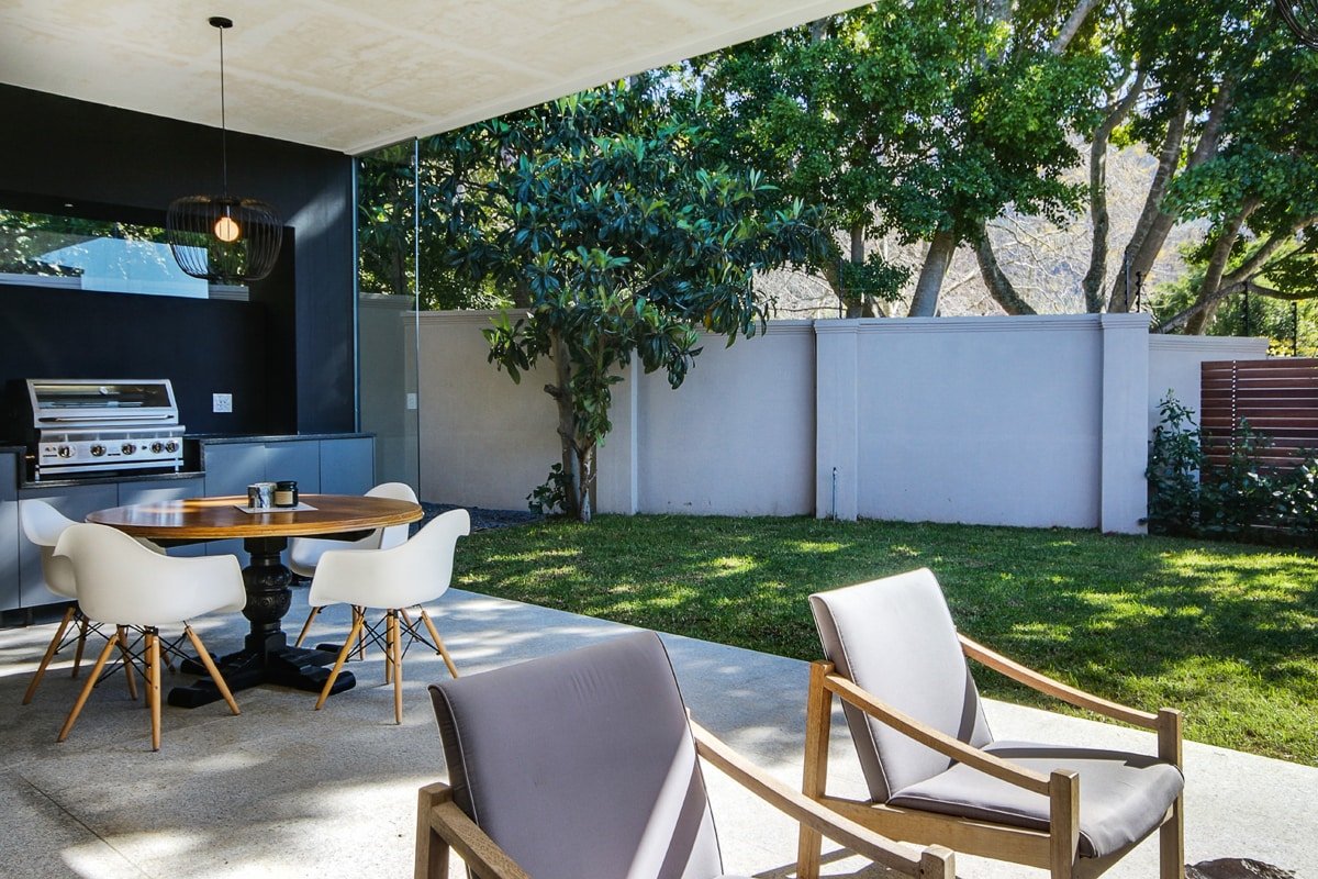 Stylish 2-Bedroom Cottage in Constantia gallery image 5