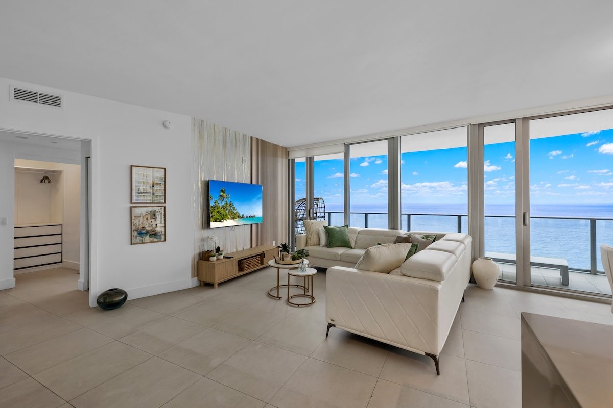 Hallandale OceanView | Pool | Gym | Fast Wi-Fi gallery image 4
