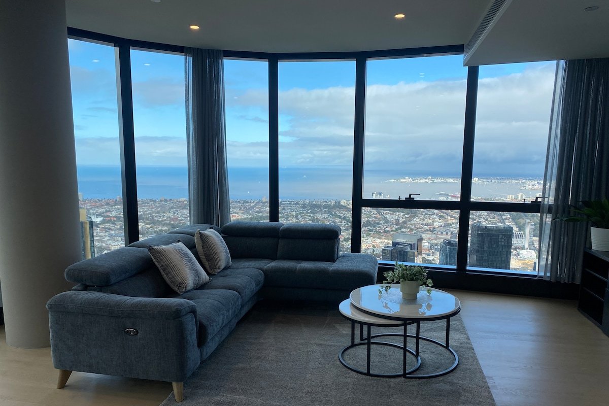 Perfect Southbank location. Sleep above the clouds gallery image 2