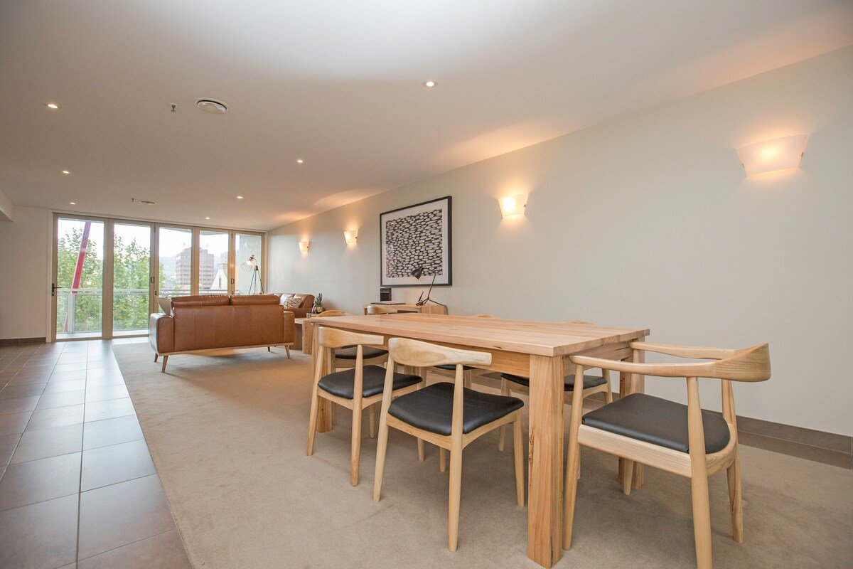 IXL 2br Apartment – Hunter St area gallery image 3